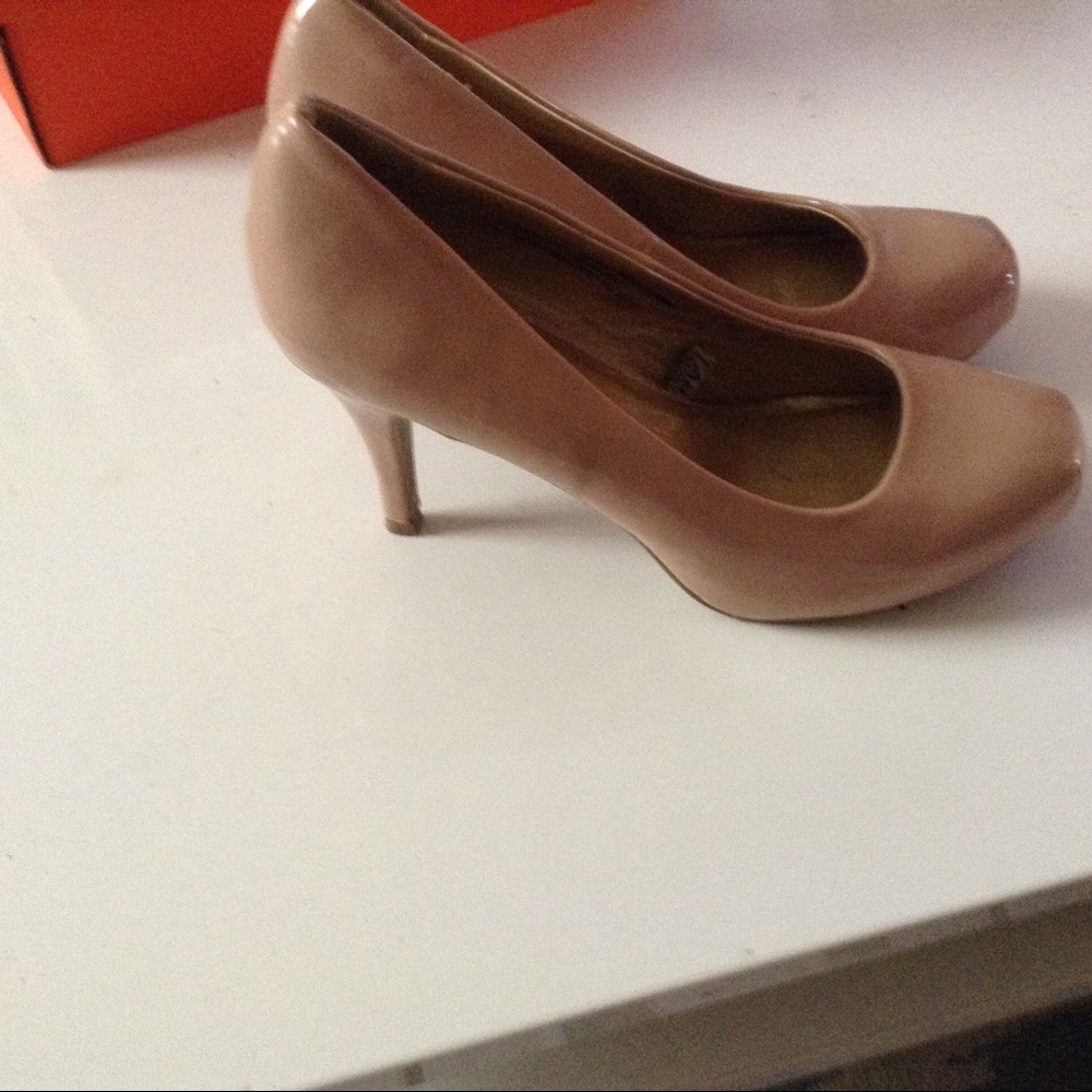 Heels - Picture 2 of 4